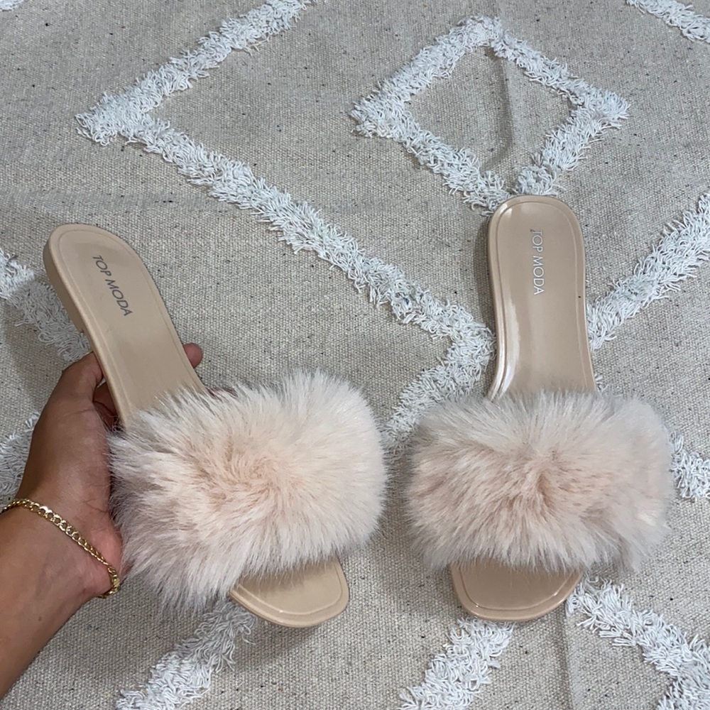 Top Moda Fuzzy Sandals